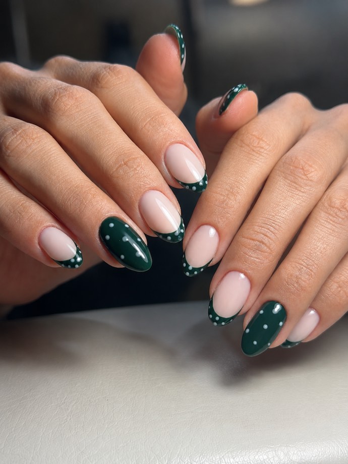 Diseño de uñas Bulé — French verde