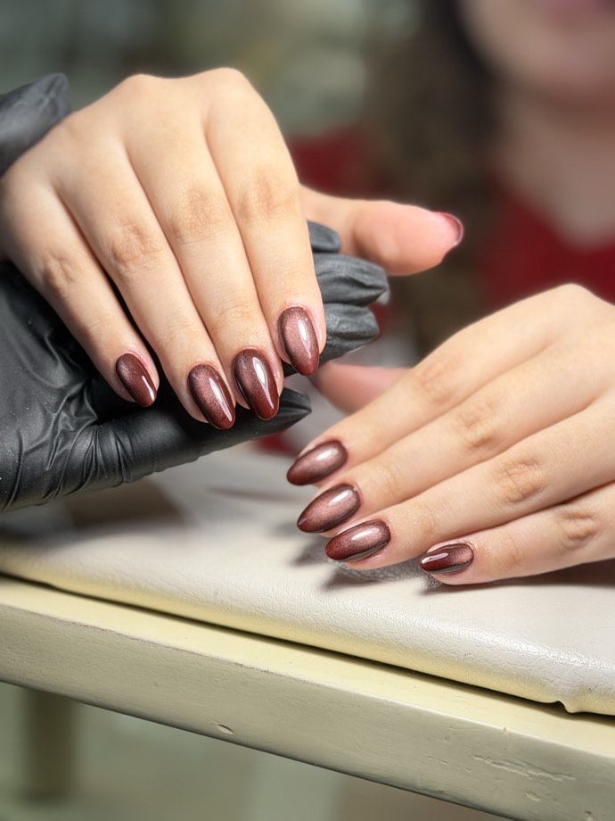 Diseño de uñas Bulé — Chocolate chrome