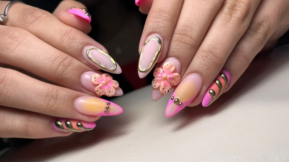 Diseño de uñas Bulé — Floral 3D
